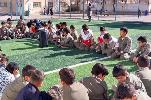 آموزش شرایط اضطراری و پناهگیری در دبستان باقرالعلوم فیروزکوه