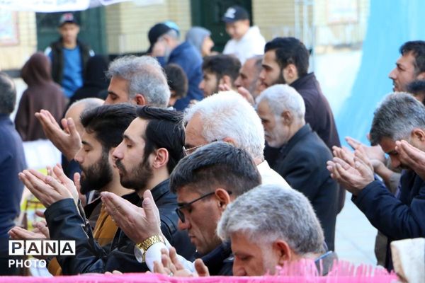 حضور فرهنگیان مردم روزه دار و متدین در نمازجمعه شهرستان ملارد