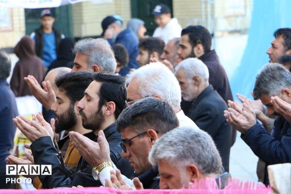 حضور فرهنگیان مردم روزه دار و متدین در نمازجمعه شهرستان ملارد