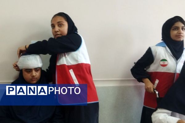 بیست و ششمین مانور زلزله و ایمنی در مدرسه دخترانه شهید رضا زارعی بندرعباس