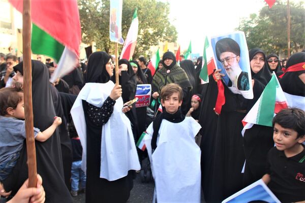 حماسه حضور نوجوانان کفن‌پوش قمی در راهپیمایی «عهد خون»