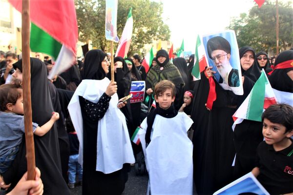 حماسه حضور نوجوانان کفن‌پوش قمی در راهپیمایی «عهد خون»