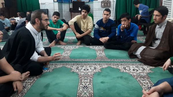 حلقه‌های معرفتی دانش‌آموزان معتکف دبیرستان ماندگار امام صادق(ع) قم