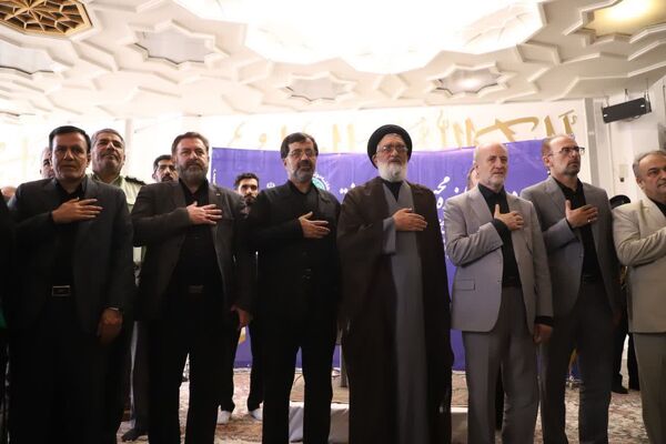 ادای احترام مسئولان قم به شهدا در هفته دولت
