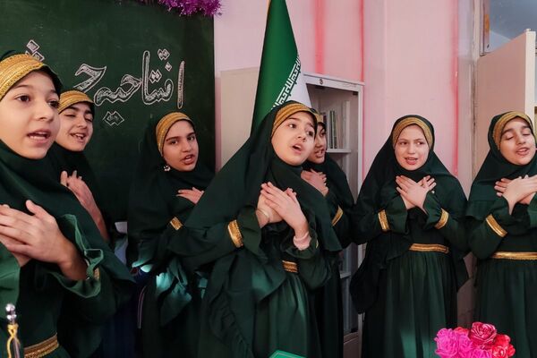 افتتاحیه جشنواره فرهنگی هنری ماها در دبستان قدر بهارستان۲