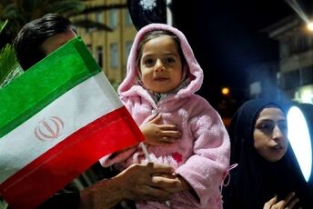 با شرکت در تجمعات مردمی ایثار و مقاومت خود را به جهانیان نشان می دهیم