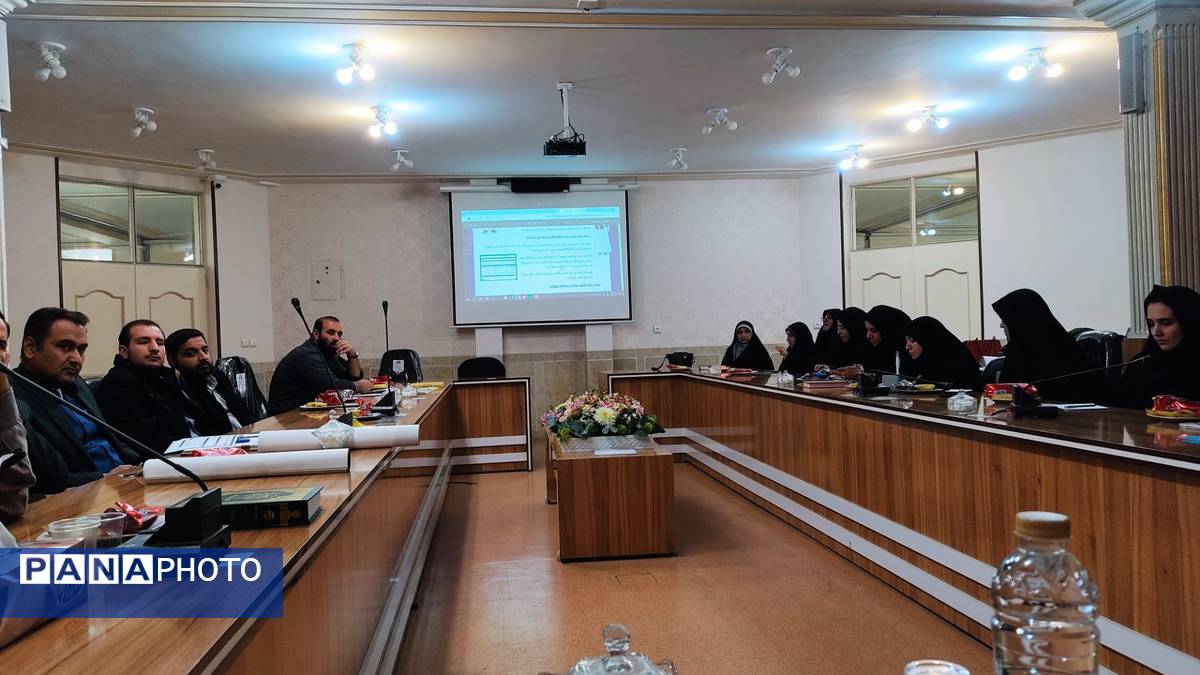 نشست تبیین برنامه‌های حوزه پرورشی آموزش‌ و پرورش بن