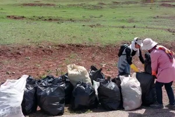 پاکسازی طبیعت در روز طبیعت