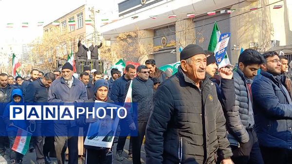 نمایش اقتدار و غیرت مردم ورامین در راهپیمایی ۲۲ بهمن