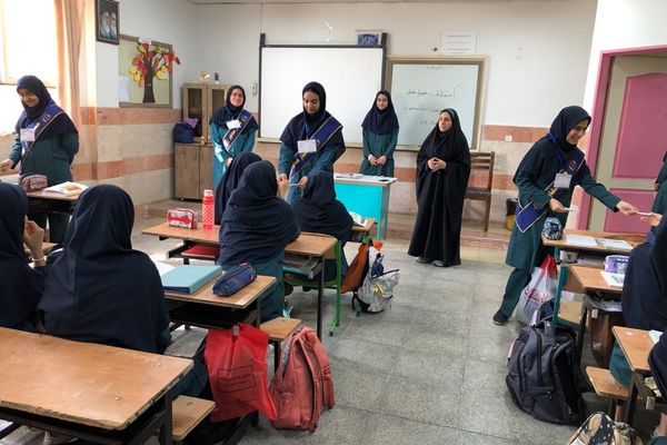 برگزاری انتخابات همیار مشاور در آموزشگاه شاهد نجمه ناحیه دو شهرری 