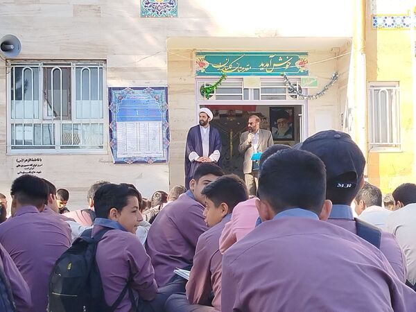 بازدید سرزده بازپرس دادگستری شهرستان کاشمر از دبیرستان میثاق