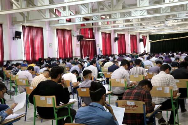 بازدید مدیرکل آموزش و پرورش از برگزاری امتحانات نهایی در یزد