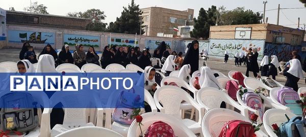 همزمان با سی و یکم شهریور ماه  زنگ شکوفه ها در مدارس باخرز به صدا درآمد