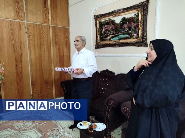 دیدار دانش‌آموزان هنرستان بصیرت با خانواده جانباز قاسم رسائی پور