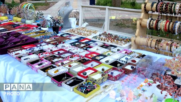 نمایشگاه تخصصی محصولات ارگانیک و صنایع دستی در بوستان لاله شهر کهک