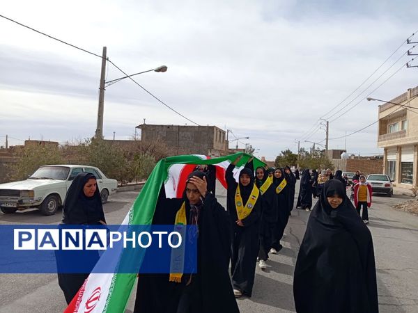 حضور مردم روستای دهشیر شهرستان تفت در راهپیمایی ۲۲ بهمن