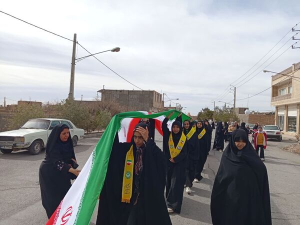 حضور مردم روستای دهشیر شهرستان تفت در راهپیمایی ۲۲ بهمن