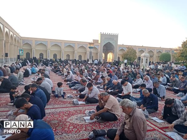 قرائت دعای عرفه در زیارتگاه شهید آیت الله مدرس