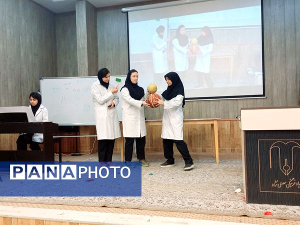 نمایشگاه دست‌سازه در دبیرستان مصلی نزاد حضرت زهرا(س) ناحیه سه