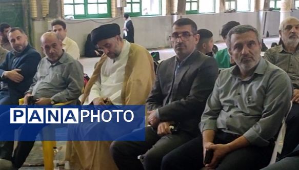 رزمایش اهدا لوازم التحریر به دانش‌آموزان در قائمشهر