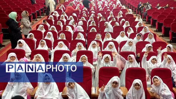 جشن بال‌های بندگی؛ دانش‌آموزان منطقه ۵ به سن تکلیف رسیدند