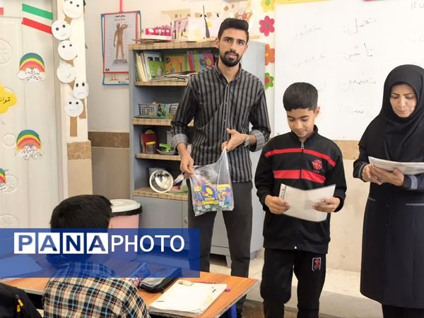 تقدیر از برترین‌های دبستان شهید پسندیده فدافن