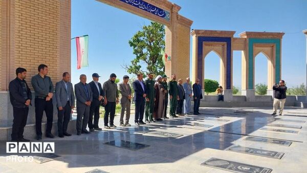مسئولان شهر صفی آباددر جمع فرهنگیان؛ از دیدار با امام جمعه تا تجدید میثاق با شهدا 