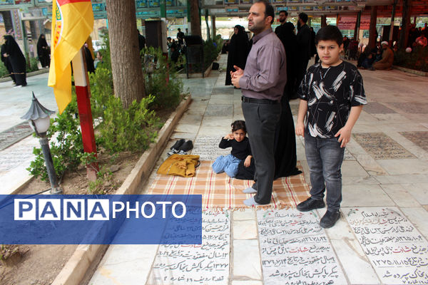 مراسم تحویل سال در گلزار شهدای قم