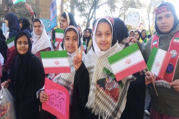 راهپیمایی یوم‌الله ۱۳ابان ماه در شهرستان نیشابور 