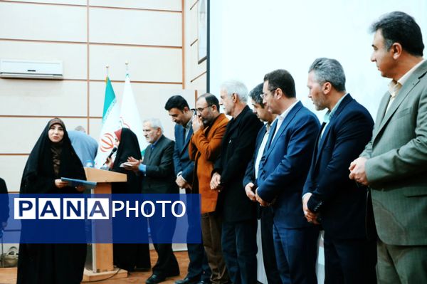 اختتامیه هفته پژوهش شهرداری نصیرشهر با رونمایی از کتاب «اردک دیوانه»  