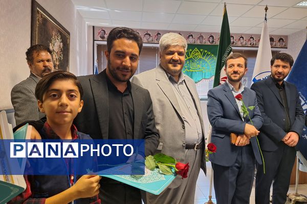 جلسه هم اندیشی و تجلیل از خبرنگاران پانا در شیراز 