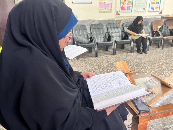 برگزاری ختم قرآن معلمان دبستان المهدی ناحیه 2 کرج به مناسبت سالگرد شهادت شهیدجمهور آیت‌الله رئیسی 