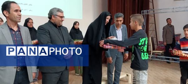 مراسم تجلیل از برگزیدگان نوجوان سالم