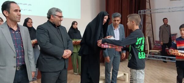 مراسم تجلیل از برگزیدگان نوجوان سالم