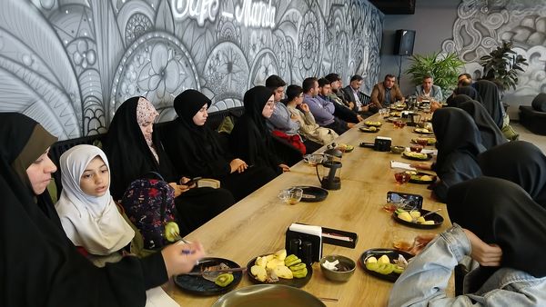 نشست فرماندار محمودآباد با اعضای شورای دانش‌آموزی 
