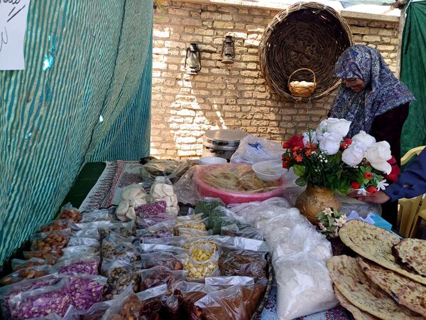 جشنواره و نمایشگاه بومی و محلی بهار در بهار روستای جندابه