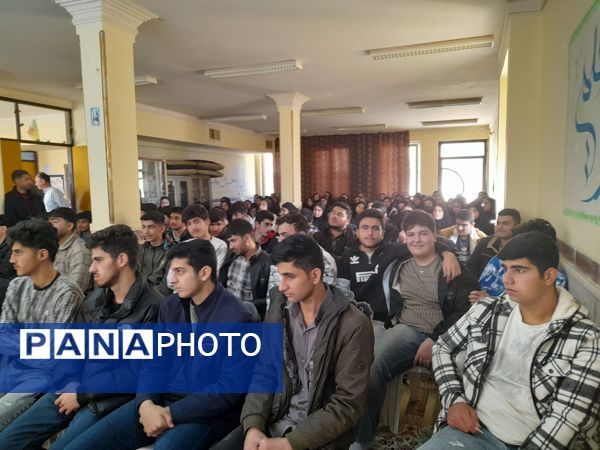 کارگاه مشاوره تحصیلی ـ انگیزشی ویژه دانش‌آموزان مقطع متوسطه دوم شهرستان سیروان