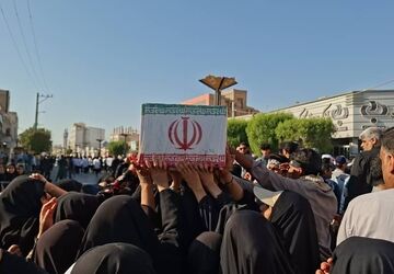 تشییع باشکوه شهید گمنام در بندرلنگه با حضور گسترده مردم، فرهنگیان و دانش‌آموزان