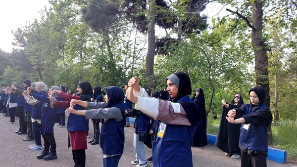 ورزش صبحگاهی دانش آموز خبرنگاران در اردوی مسئله محور