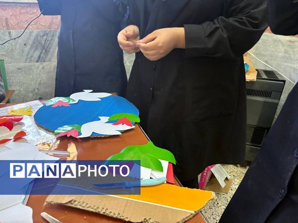 فضاسازی نمادین هنرستان تلاش با مشارکت دانش‌آموزان در آستانه ۱۳ آبان