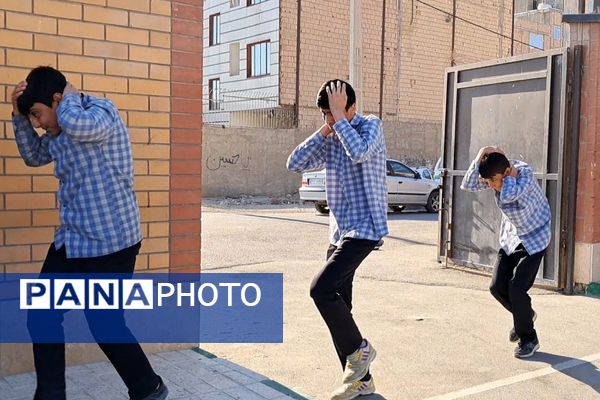 مراسم پدافند غیرعامل در دبیرستان بشارت بهارستان‌دو 
