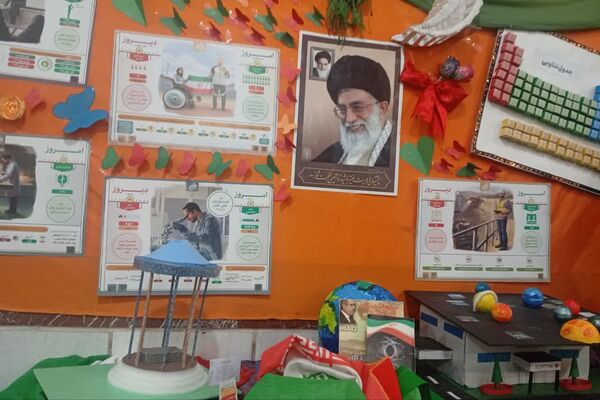 نمایشگاه بسته «ایرانمون» در دبیرستان نرجس یک