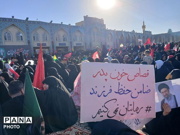 بدرقه باشکوه و میلیونی رهبر شهید در قلب مشهد مقدس