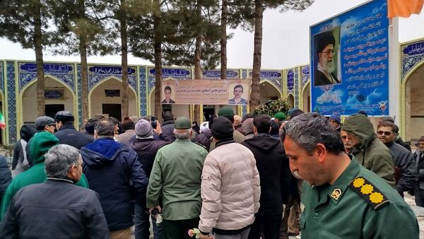 غبار روبی و عطر افشانی گلزار شهدا  در نیشابور 