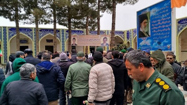غبار روبی و عطر افشانی گلزار شهدا  در نیشابور 