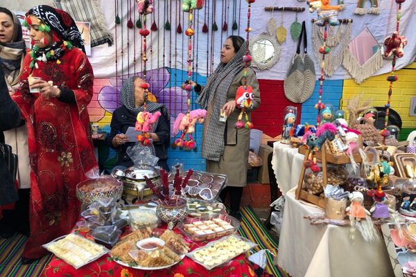 برگزاری بازارچه همدلی با کودکان غزه در دبستان آزاده ناحیه دو شهرری 