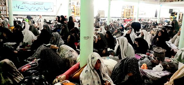 مراسم اعتکاف مادر دختری در مسجد صاحب الزمان آشخانه