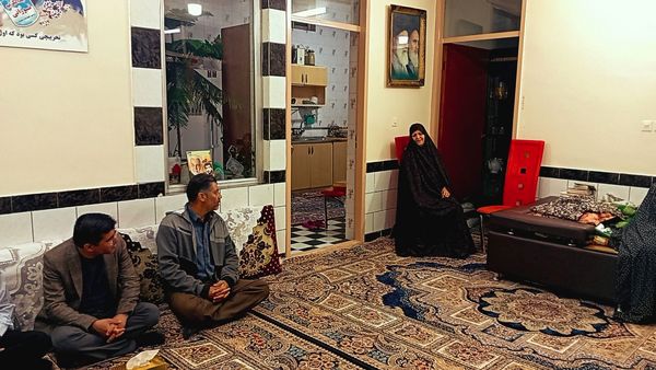 تکریم و بزرگداشت مادر و همسر شهید نورانی توسط کادر دبیرستان میثاق