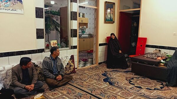 تکریم و بزرگداشت مادر و همسر شهید نورانی توسط کادر دبیرستان میثاق