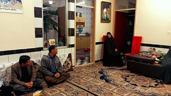 تکریم و بزرگداشت مادر و همسر شهید نورانی توسط کادر دبیرستان میثاق